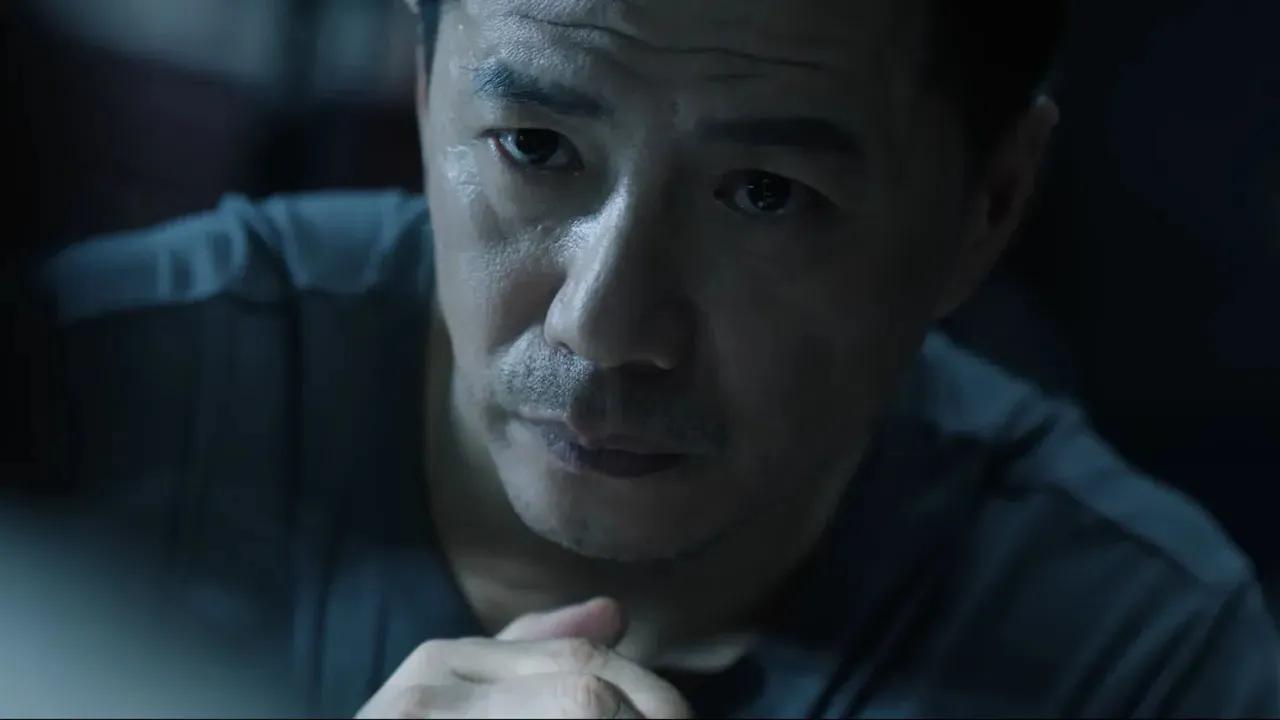 追剧《扫毒风暴》，别看林强峰抽烟、喝酒、唱歌、进酒吧，可都是为了抓毒枭找线索呀！