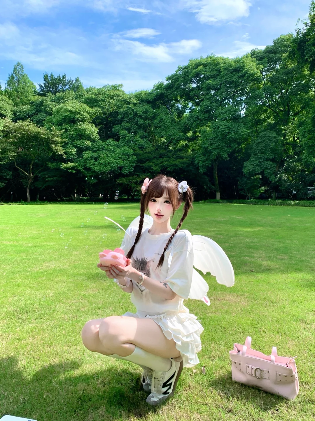 𝒜𝓃ℊℯ𝓁 𝒶𝓃𝒹 ℬ𝓊𝓉𝓉ℯ𝓇𝒻𝓁𝓎