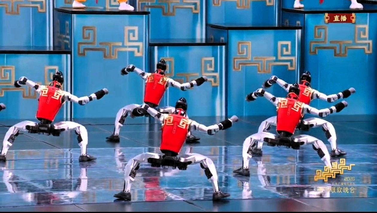 有人说，今年的春晚，像是发给普通人的最后通牒。

满台的AI，满屏的机器人。它们