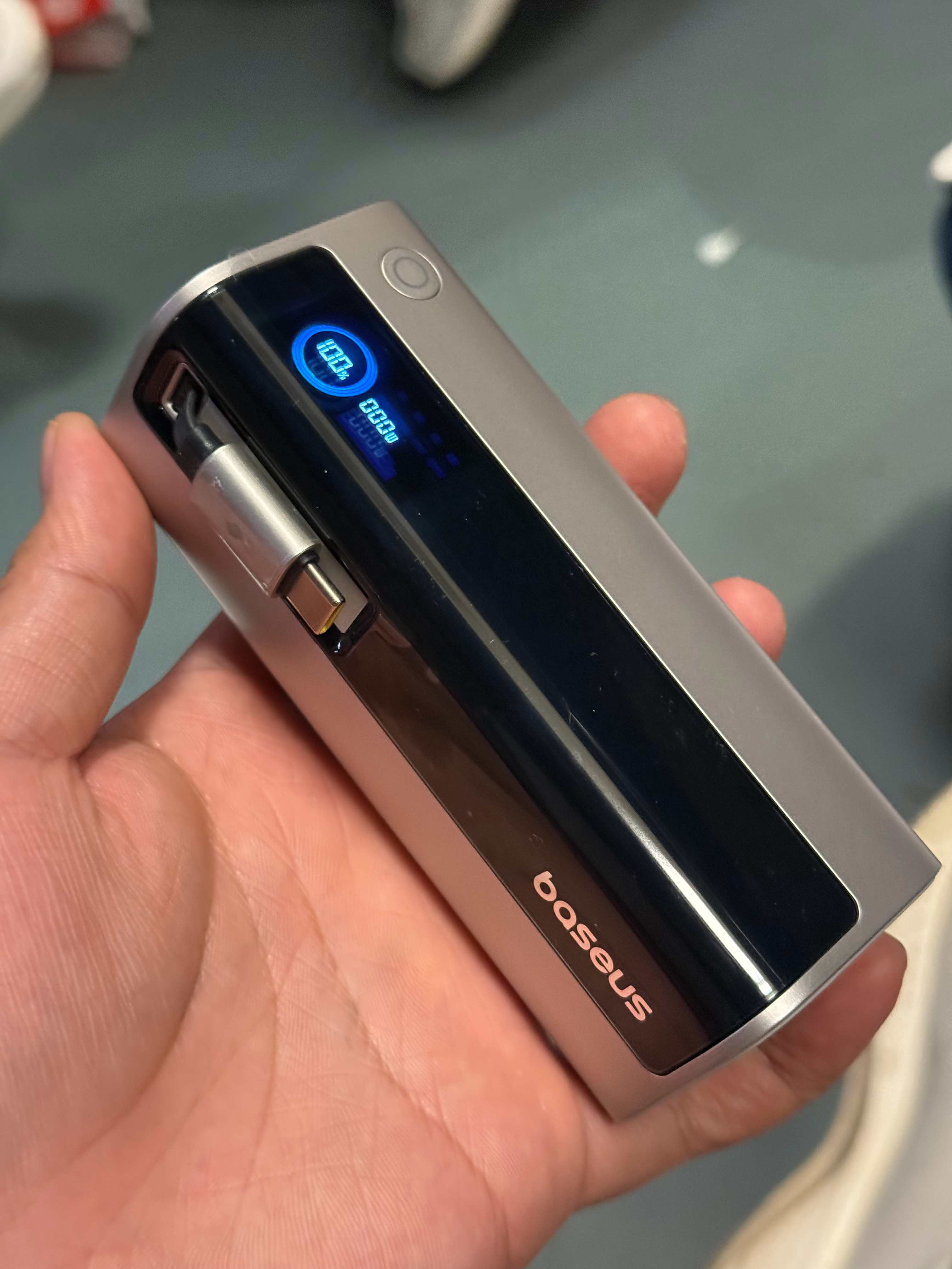 民航局对充电宝发紧急通知 最近把罗马仕的换掉了，用的倍思这个，带伸缩线，看着还行
