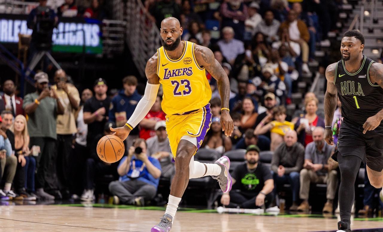 墨菲三世三节狂砍34分，鹈鹕一度领先7分。

湖人第三节失误连连，东契奇和詹