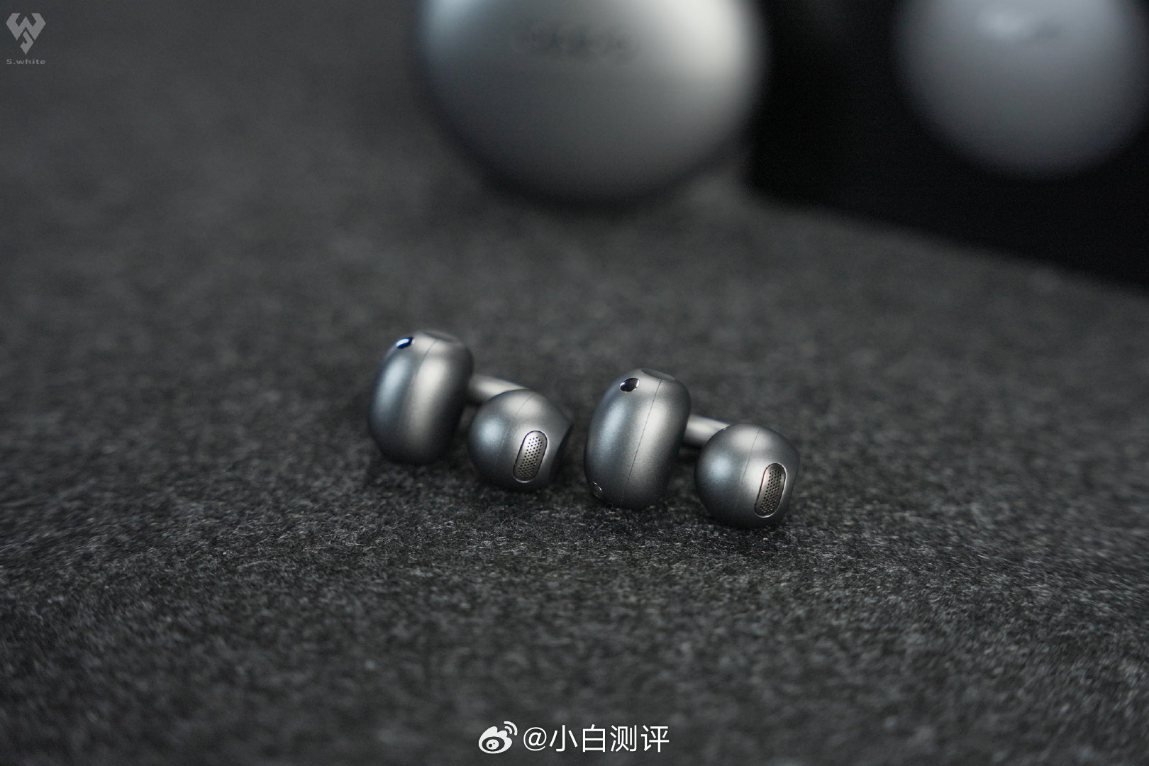 最近一直在用Enco Clip2这次更喜欢灰色哑光不沾指纹不反光