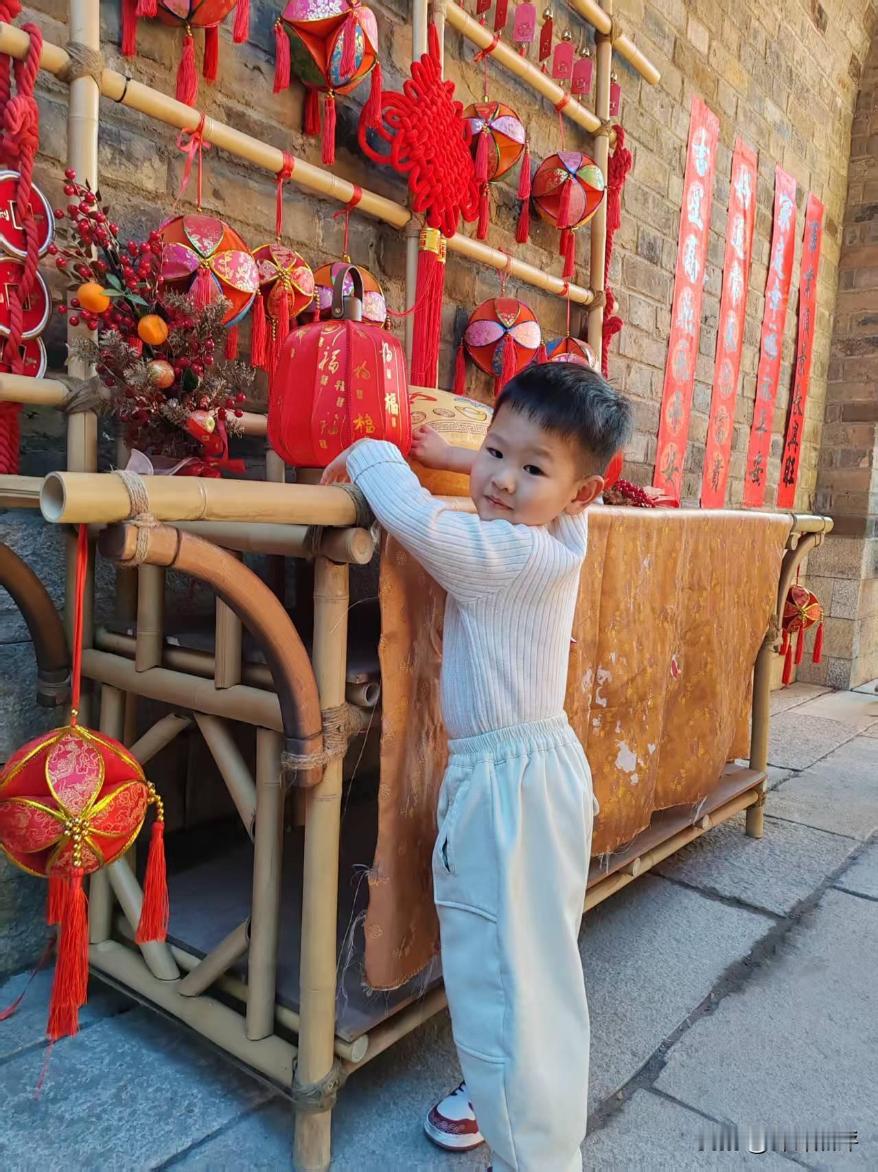 小墩墩聪明记录
小墩墩是2022年7月出生，四周岁不到。是我女儿的儿子，俗称外甥