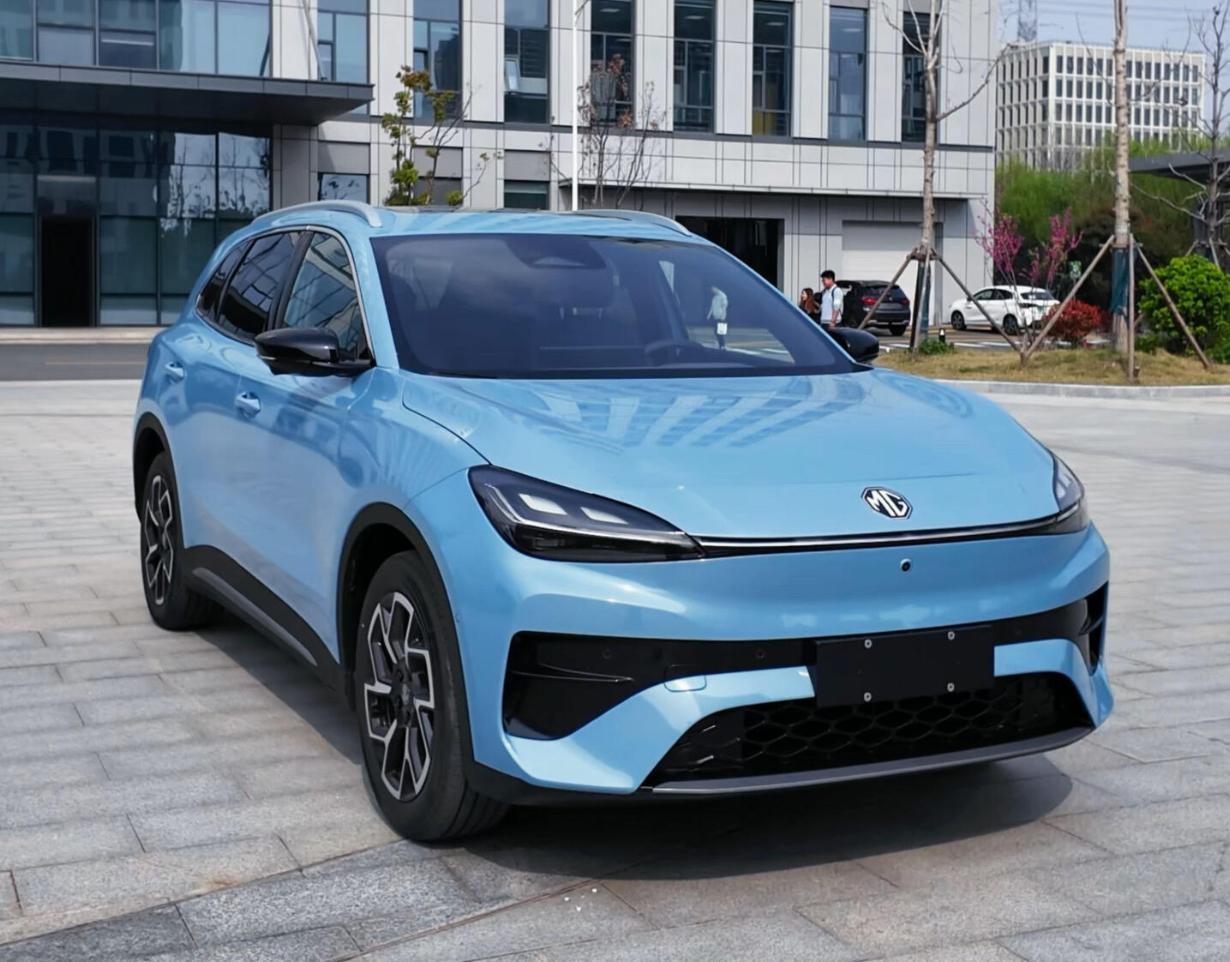 🚗抢先实拍名爵MG 4X：半固态电池要“下凡”了？
兄弟们，新能源时代，零百加