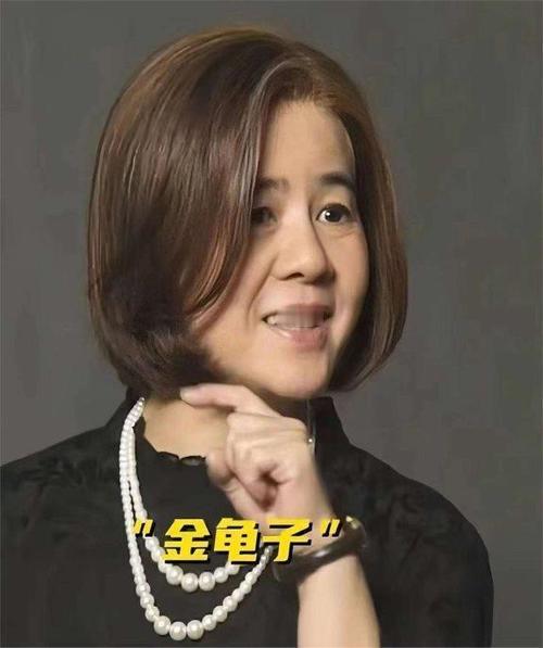 留了37年锅盖头的金龟子换新发型啦，
金龟子的女儿看了直言接受不了，
你们觉得好