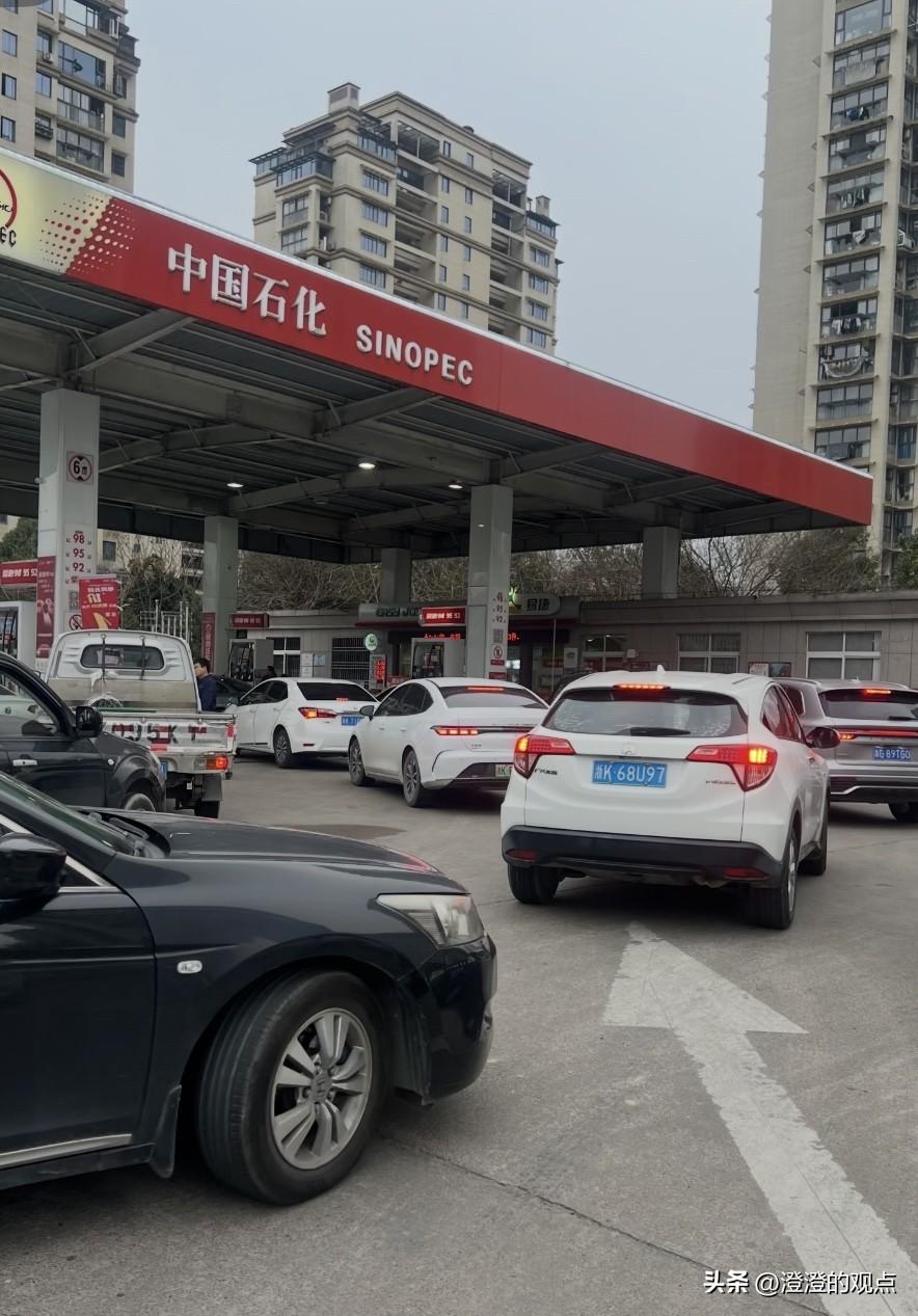 油价上涨！
群里天天喊油价要涨，结果跳脚最厉害的，压根不是咱们这些苦哈哈排队加油