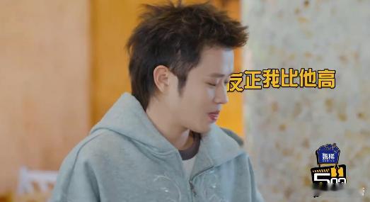 五哈只有王勉受伤的世界达成了 刷到这段的时候我正在喝水，直接一口水喷到了手机屏幕