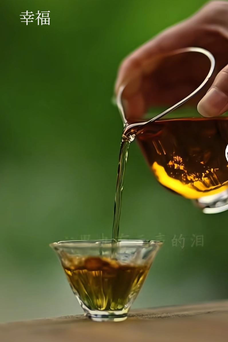 幸福从来不是遥不可及的奢望，是三餐安稳，家人相伴。日子平淡顺遂，心中常怀暖意，所