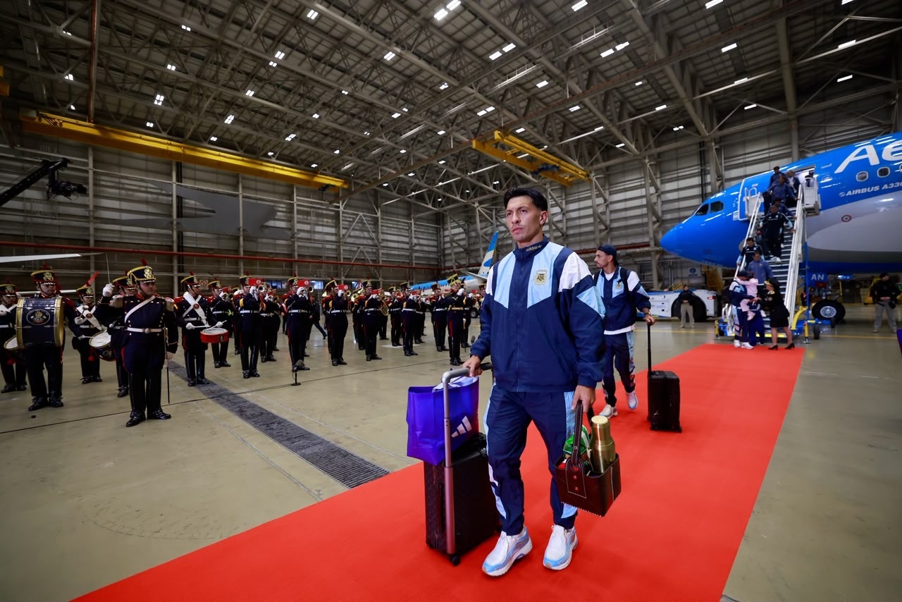 阿根廷官方账户：阿根廷国家队已经回到家了！🇦🇷感谢您再次陪伴我们 🩵世界杯
