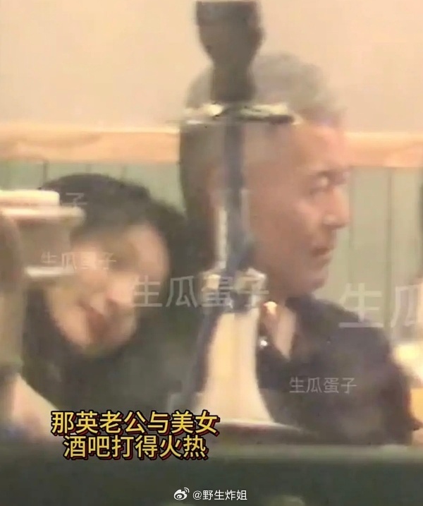 饭桌上关系好到十指紧扣。。。女的头都靠到他扁桃体上了。。。骗群众这么随便就算了。