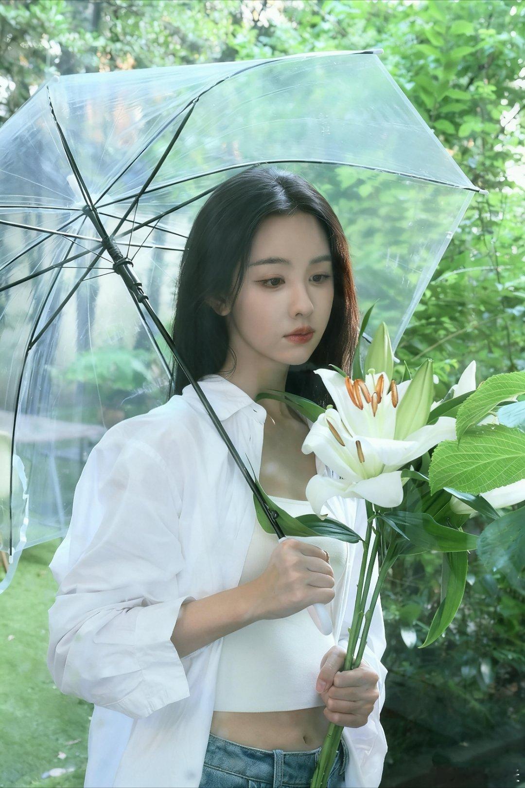 谁懂啊！陈都灵这种“白开水穿搭”也太鲨我了吧！ 