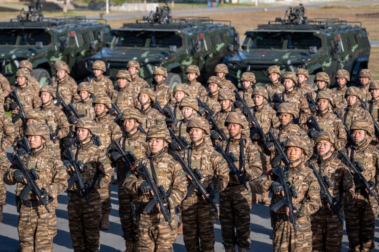 武警江西总队某部隆重举行新队员入队仪式。（江西武警）烽火问鼎计划