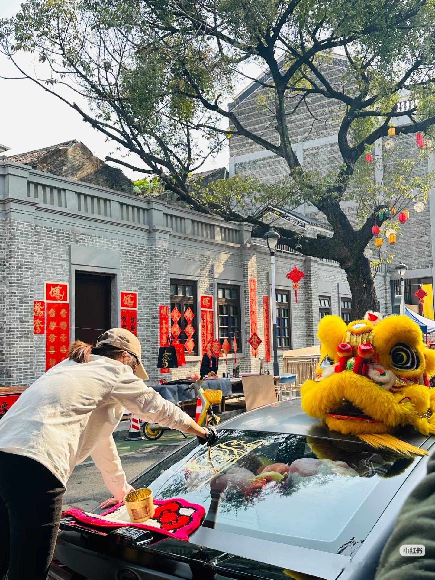 明天打算开N6去佛山筷子街感受一下新年氛围，顺便看看能不能DIY点小花样在我的小