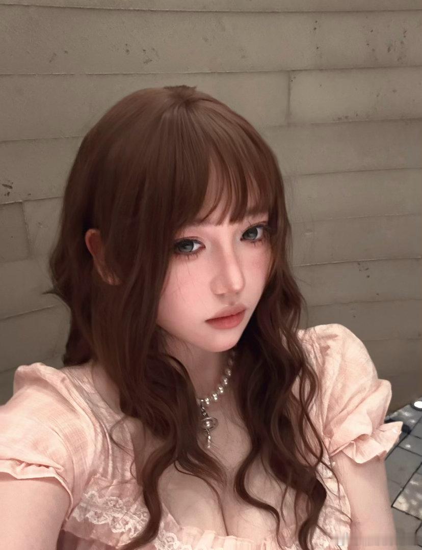 我去。上完bjd妆课之后本人的化妆技术和p图技术也一起飞升了。 