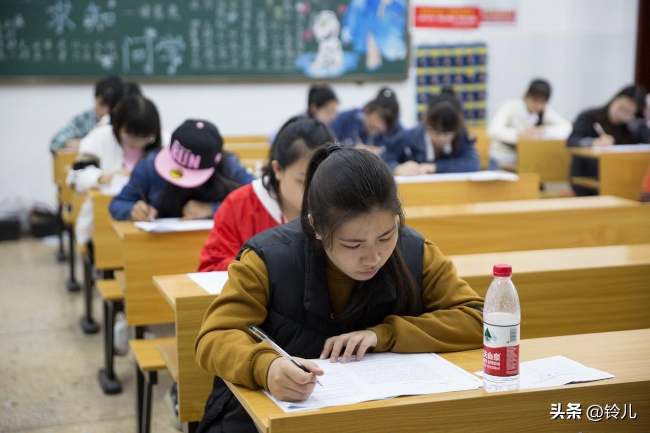 单招没你们想的那么好，也没你们想的那么不堪。
    有家长写陪孩子单招考试，希