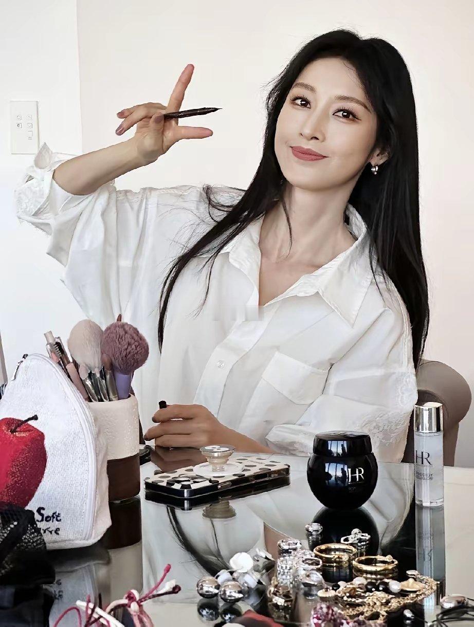 看了《枭起青壤》，瞬间就对张俪起了兴趣！明明是女二，可观众的目光偏往她身上跑。4