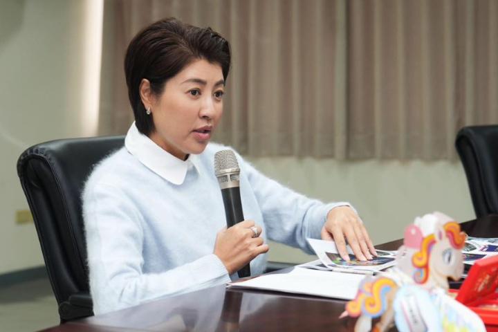 郑丽文访陆后官方交流！两湖论坛登场前夕　许淑华：访团人数遭大砍

梅花新闻网 高