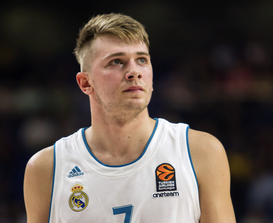 东契奇说自己的梦想是在皇马退役，说是皇马养育了他。等在NBA功成名就之后，回到皇