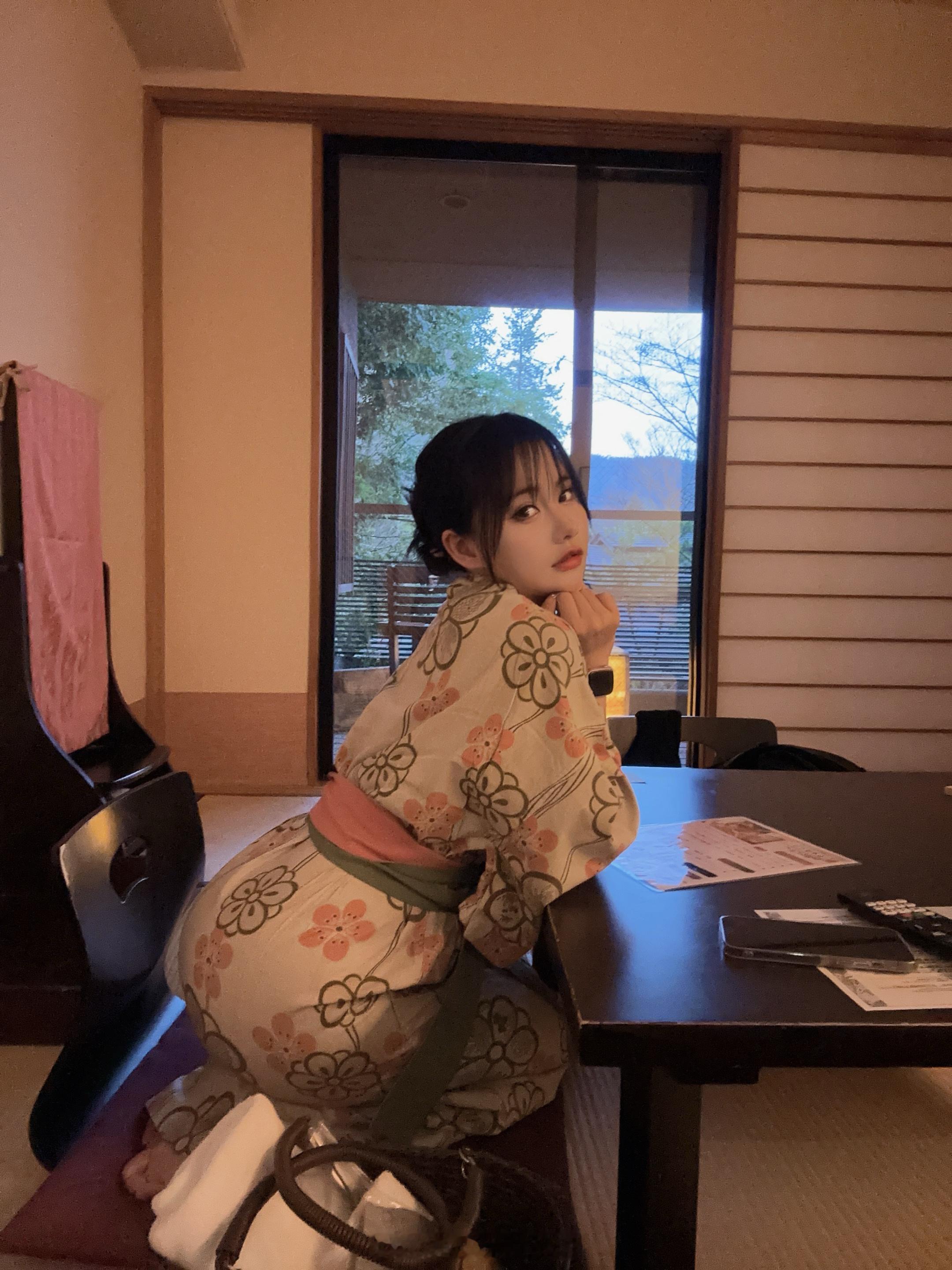 翻手机发现了箱根小游记还没发评论里抽一个宝宝尝尝啵猪人肉背回来的小甜食吧[老师爱