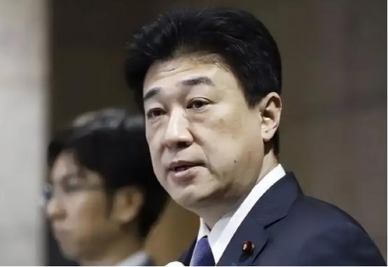 果不其然，
 
3月5日，针对中国正式公布2026年国防预算，日本内阁官房长官木