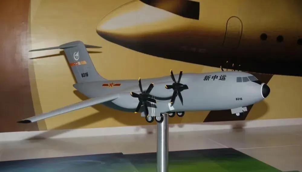 年末，西部某地运-15中型运输机（亦称运30）成功首飞，为中国航空军用飞机发展这
