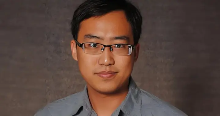 0.9B参数刷新五项SOTA，清华开发小而强通用VLA模型｜对话詹仙园