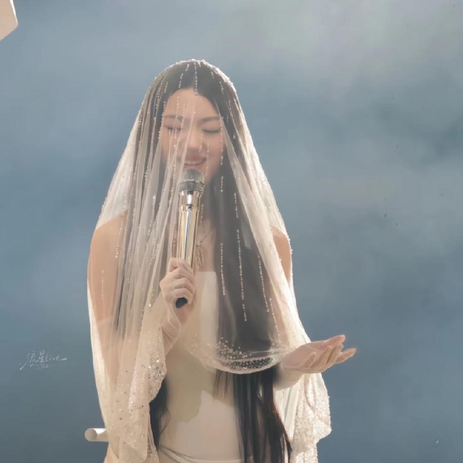 谁再说单依纯只有温柔唱腔
我第一个跟他急！
不是只有温柔，而且现场还解锁craz