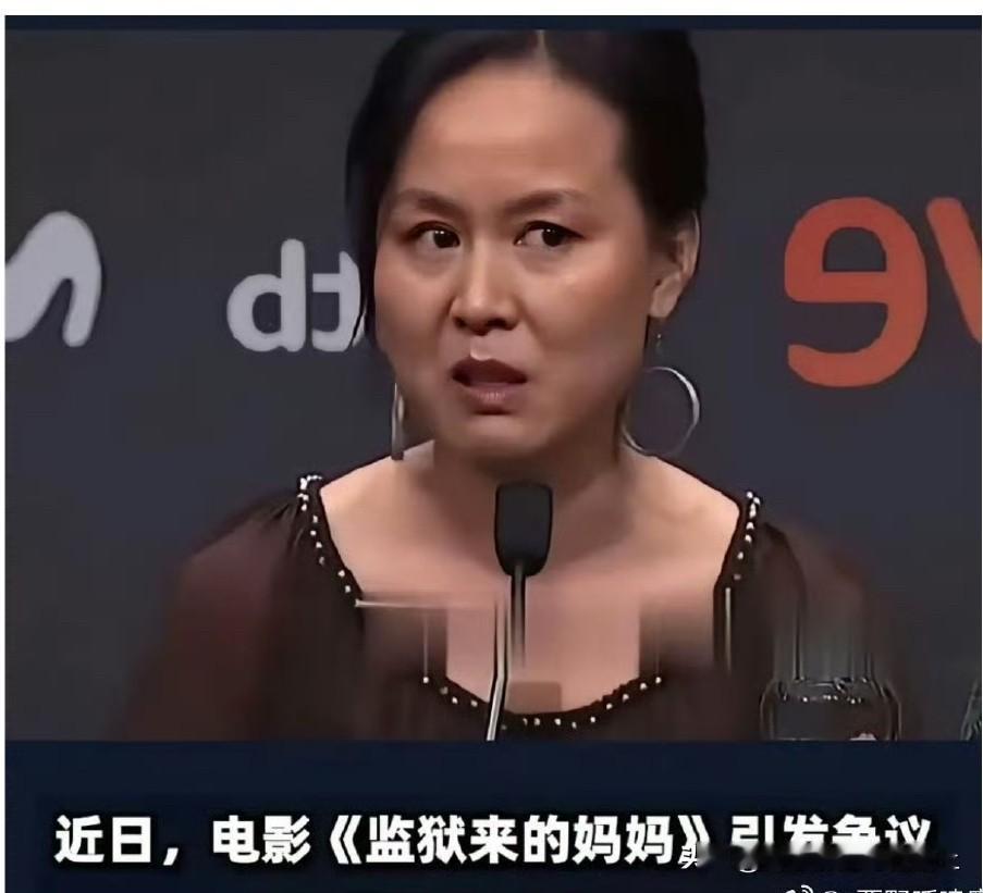 这眼神，吓人！ 

她体验过刀砍中肌肉时的阻力，
她闻过人类流出鲜血的味道，
她