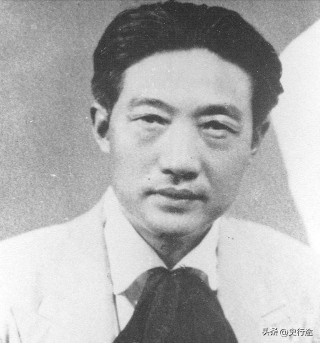 1937年，徐悲鸿在香港时，遇到一个德国人售卖四箱古画，当徐悲鸿看到第三箱时，突