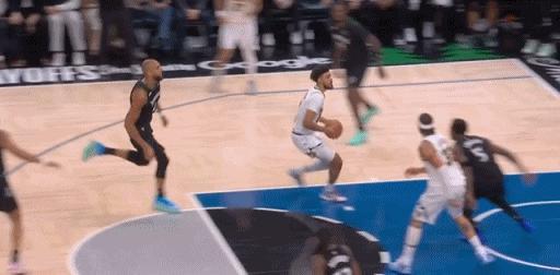 慢镜头：爱德华兹膝盖反关节…

迪文琴佐的跟腱，爱德华兹的十字韧带，这球场，无关