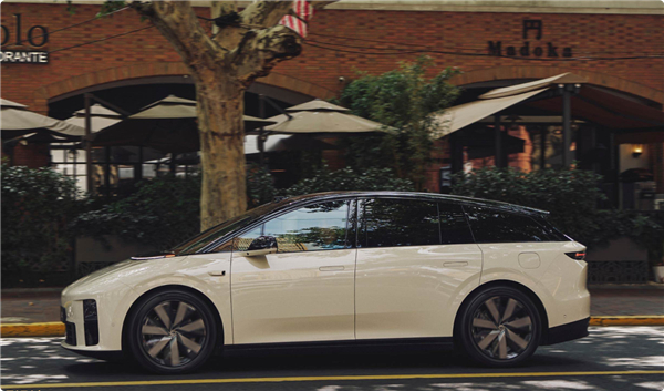 理想汽车3月交付41,053辆，累计交付突破160万辆。产能瓶颈突破后，纯电i6