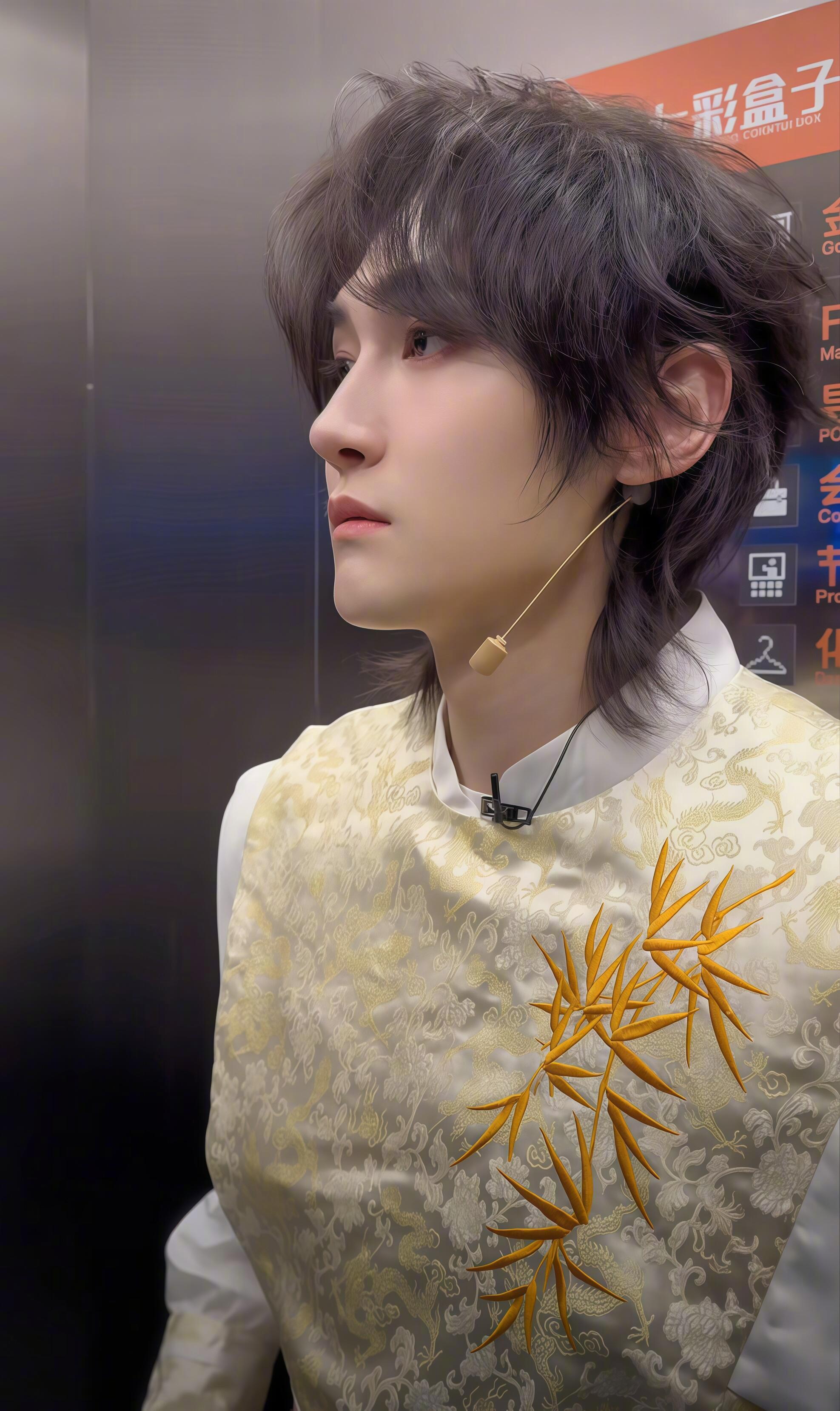 汪铎下车神图汪铎下车这一幕帅成啥了 这波下车杀直接封神！没有多余的动作，就是往那