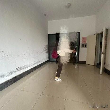 武汉3岁男童大厅殒命，三轮肇事三方甩责太揪心
 
武汉一小区出了桩痛心事儿，3岁