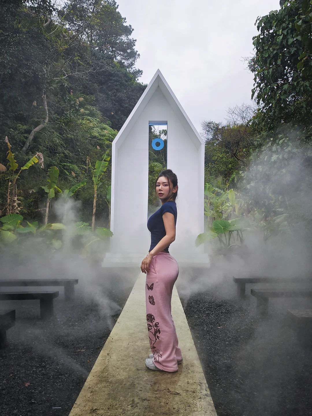 阴天的崇左德天跨国大瀑布