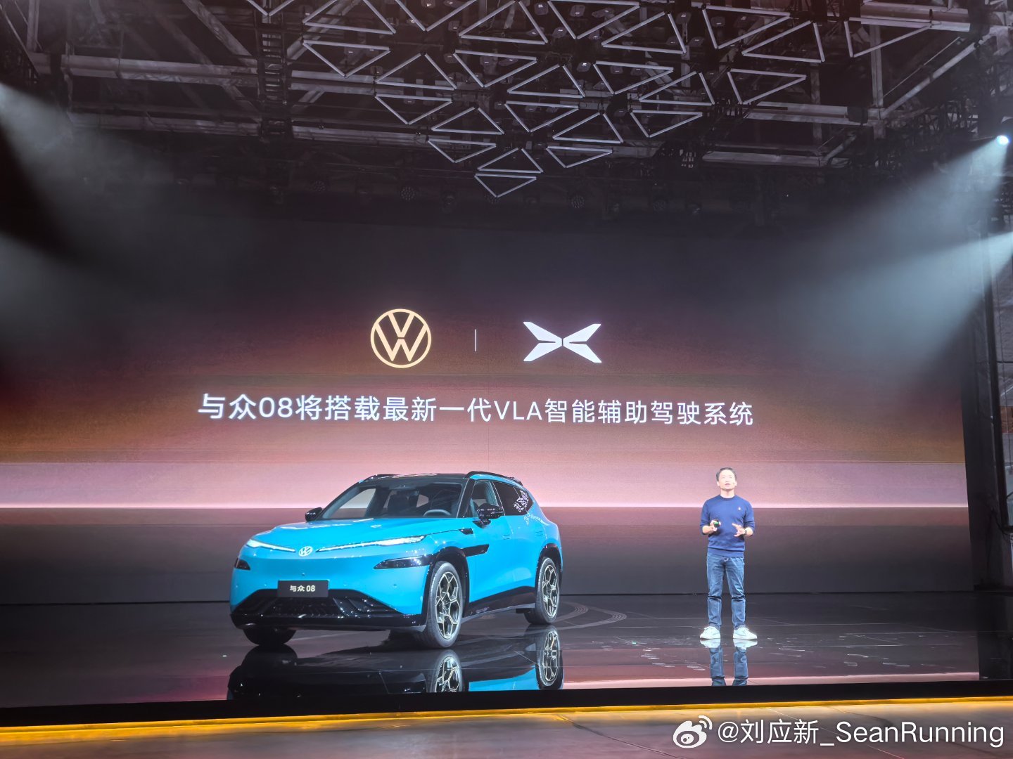 我觉得比起以往对大众产品的刻板印象，与众08 最硬核的升级，这一次全在“智能”二