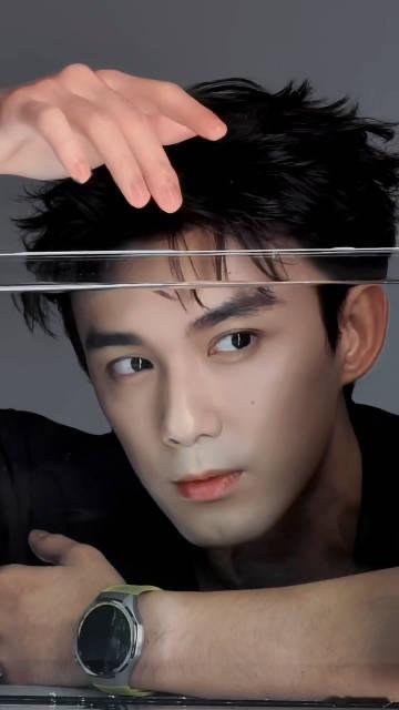 听吴磊这次分享太有TED演讲那感觉了，慢慢娓娓道来，整个人安静又沉稳，听着特别治