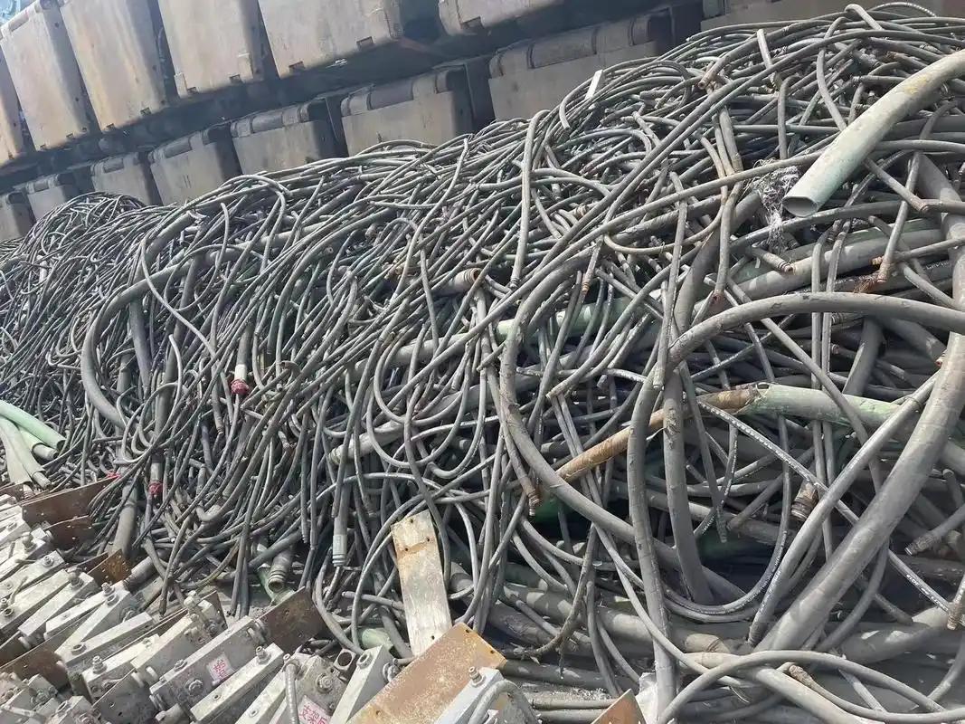 职场中的排挤与打压，大致就是以下几种方式：

第一，小圈子孤立你，让你待得很难受