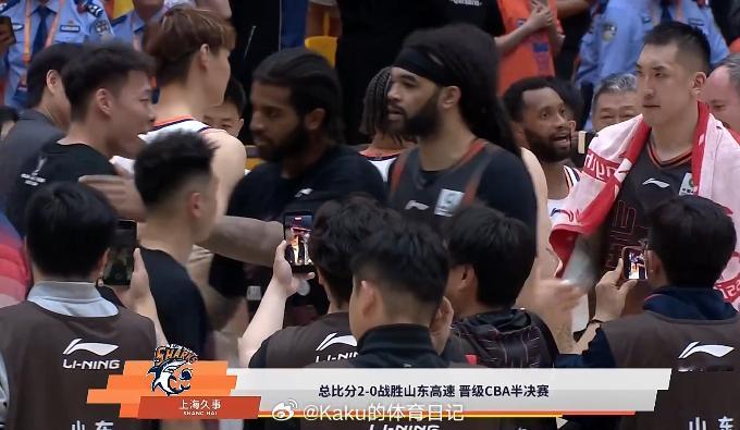 上海男篮晋级四强 继续向前！上海男篮大比分2-0晋级半决赛山东男篮vs上海男篮c
