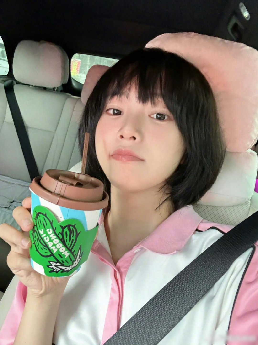 黄灿灿染黑发 好可爱的小灿，接下来又有新工作了哦黄灿灿
