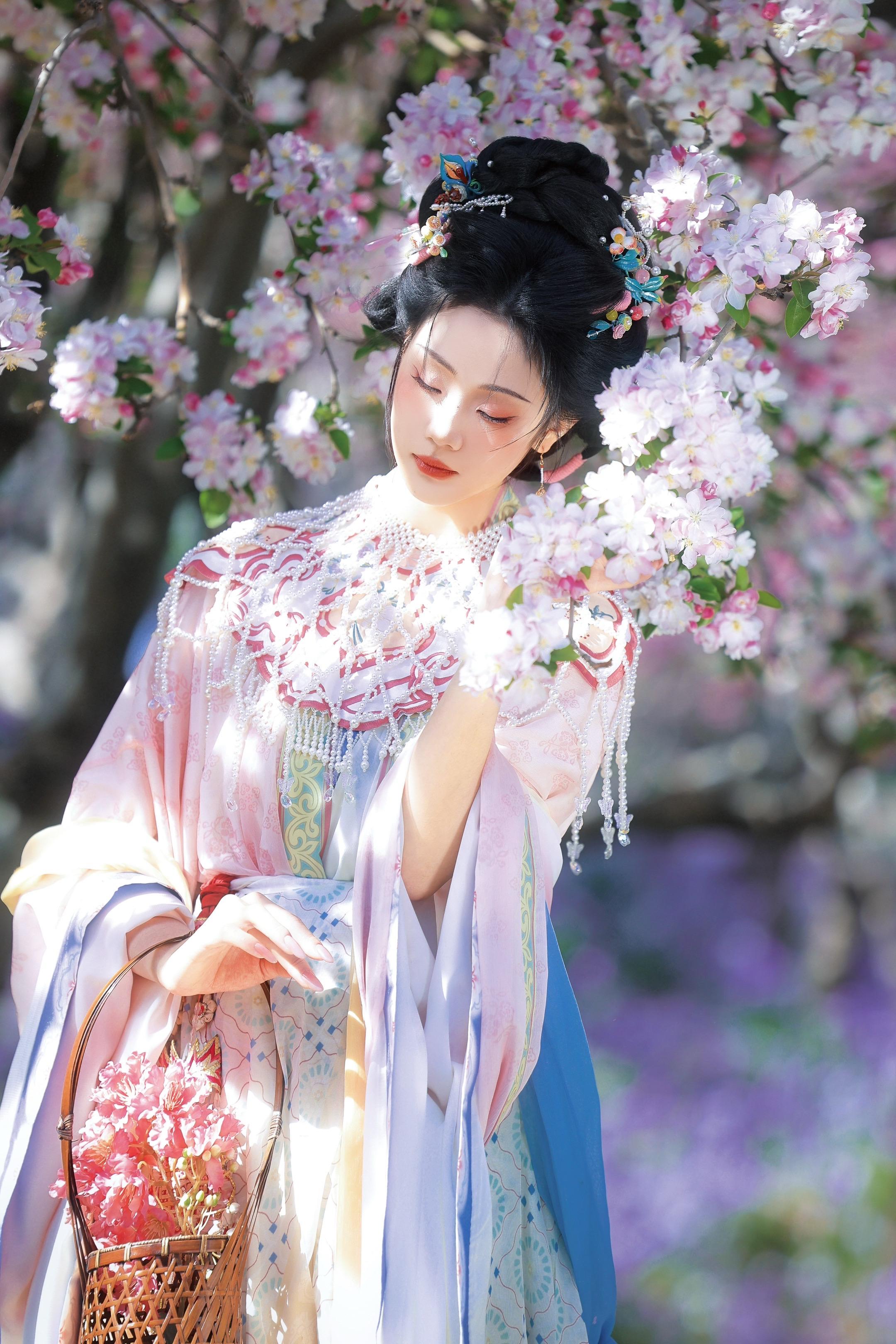 “海棠花上问春归，岂料春风雪满枝。”摄/后：我