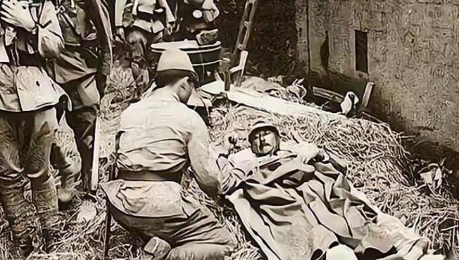 1939年，日军少将中村正雄被击中腹部，身受重伤，军医为了取出子弹，只能切开他的