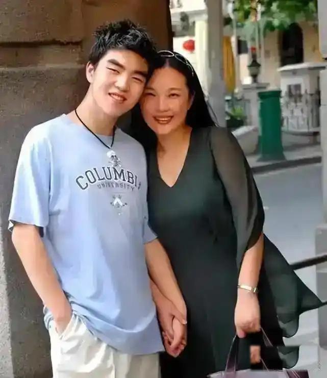 1988年，湖北1女子怀孕，丈夫宠爱她，婆婆给她做好吃的，没想到，生下儿子后，女