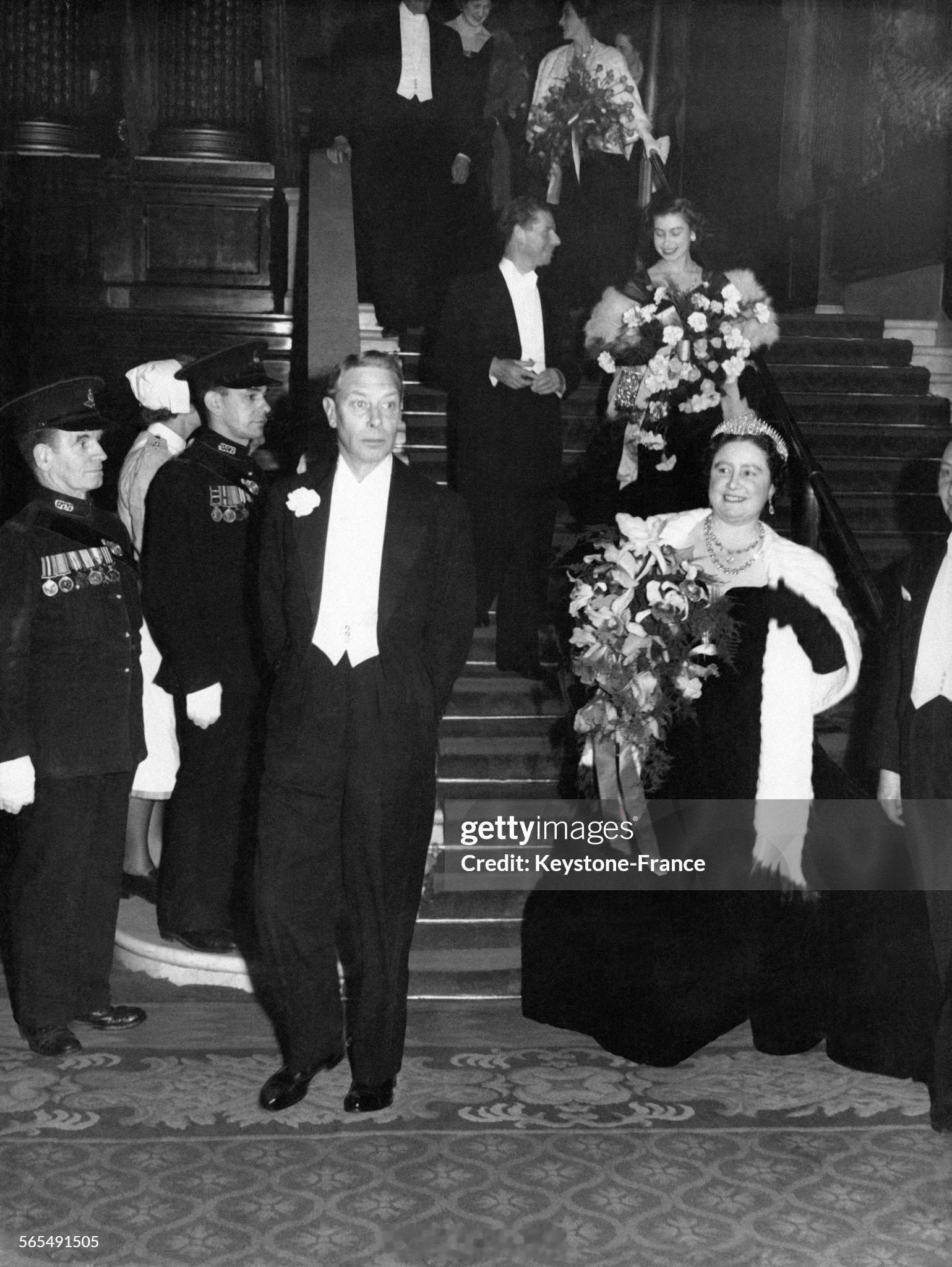 英国王室[超话]  7️⃣5️⃣年前的今天1950年10月30日，乔治六世、伊丽