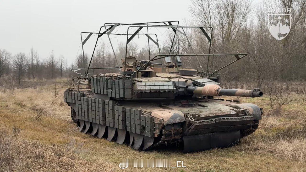 乌军在红军村西北郊反击战中损失的那辆澳大利亚M1A1“艾布拉姆斯”坦克的生前照片