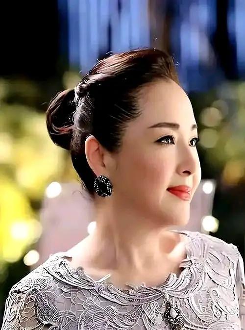 26岁金马影后甜妞闪电嫁给印尼富豪，新婚夜便遭遇“塌房”——原来自己竟是第三房！