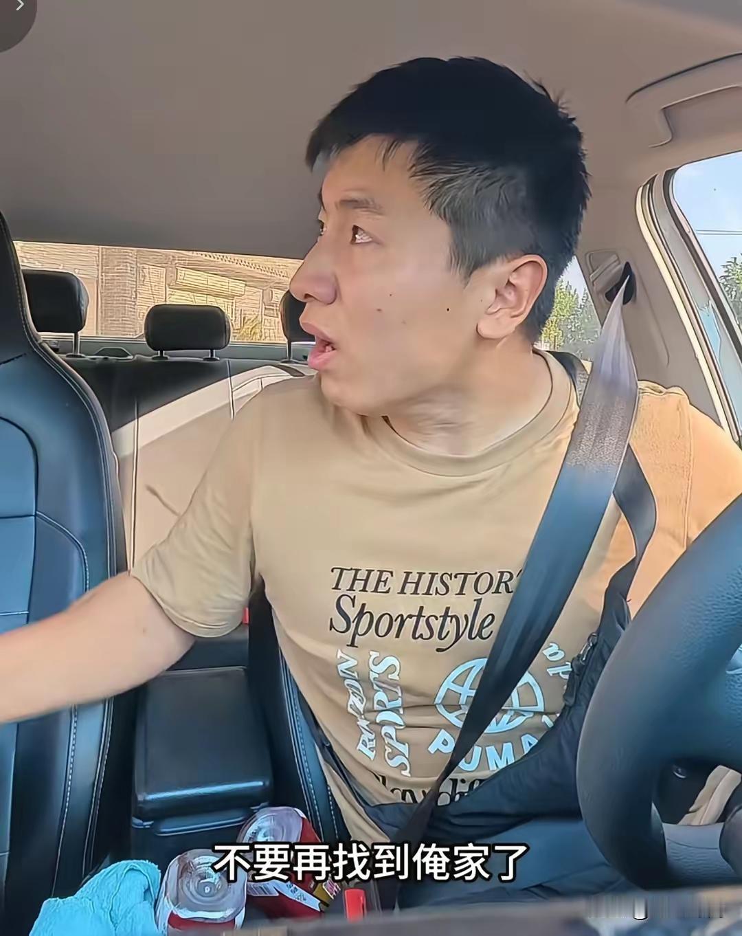偷狗贼家属堵门闹事！狗主人车内崩溃大哭，网友怒了：绝不和解！

真是让人气炸了！