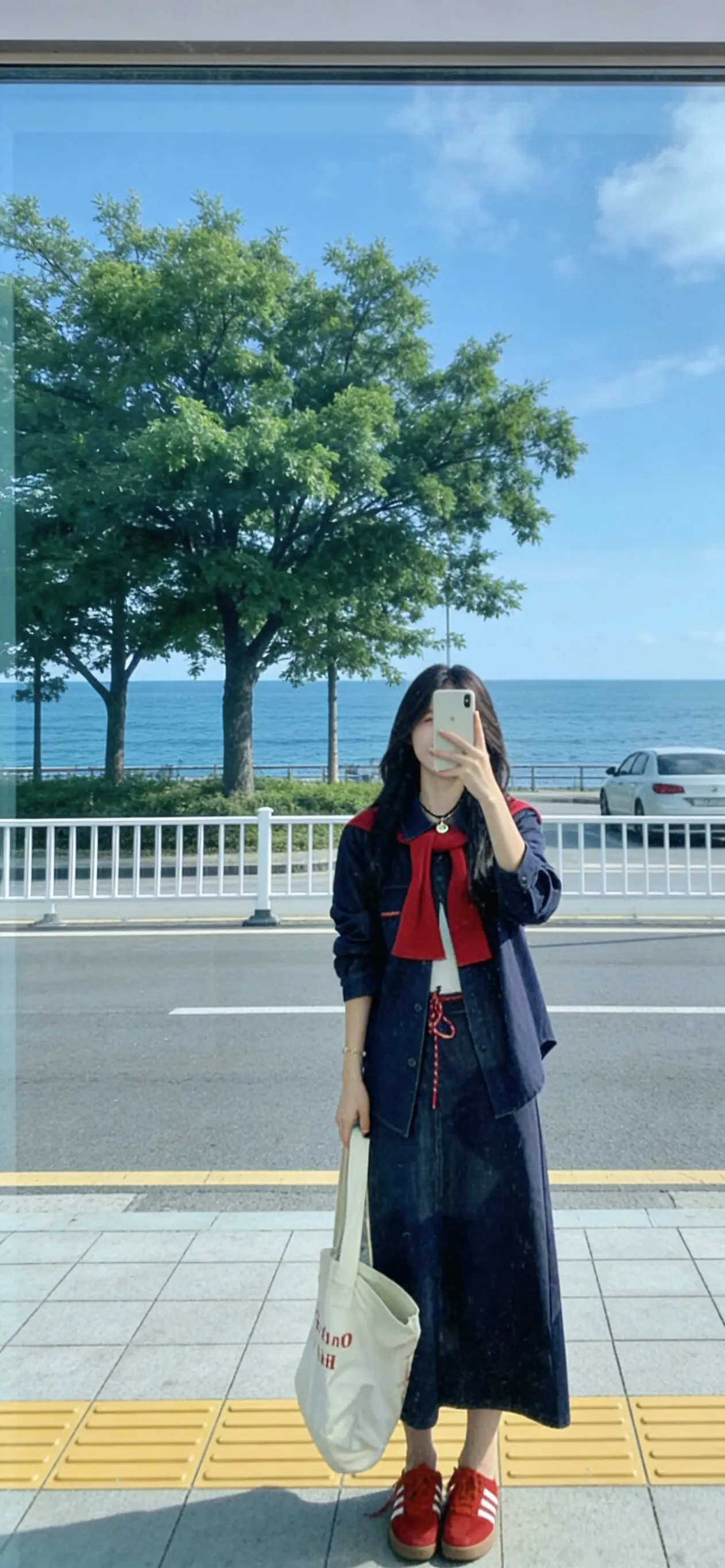 “不要以为熟悉的人就会善待你           有时候他们比陌生人还可怕”