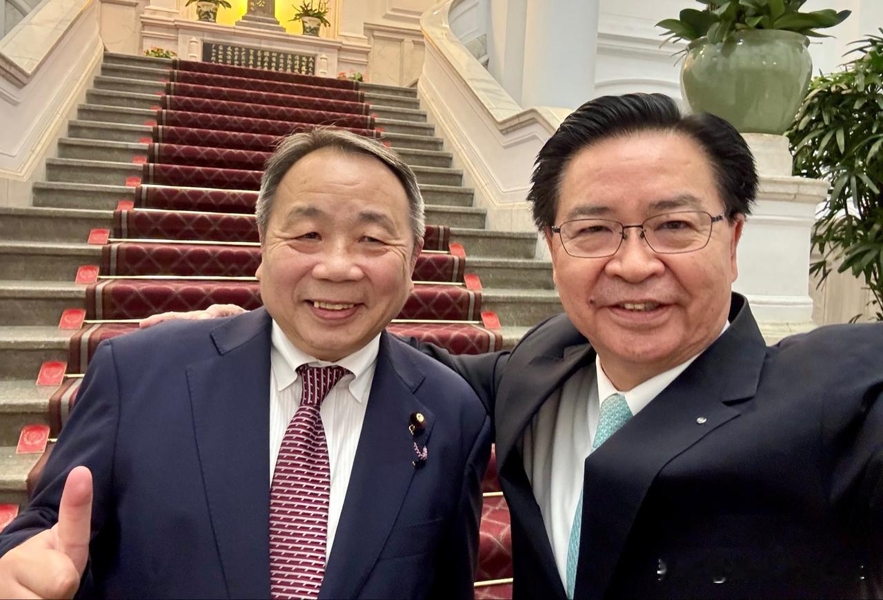 这就是“臭味相投”！

汉奸石平随日议员“窜台”，一下成了台独分子的“同道之人”