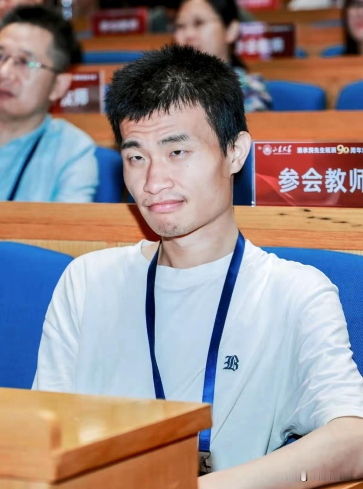 “北有韦东奕，南有沈巍”，一理一文，他们有许多共同点，他们都被称为“扫地僧”。