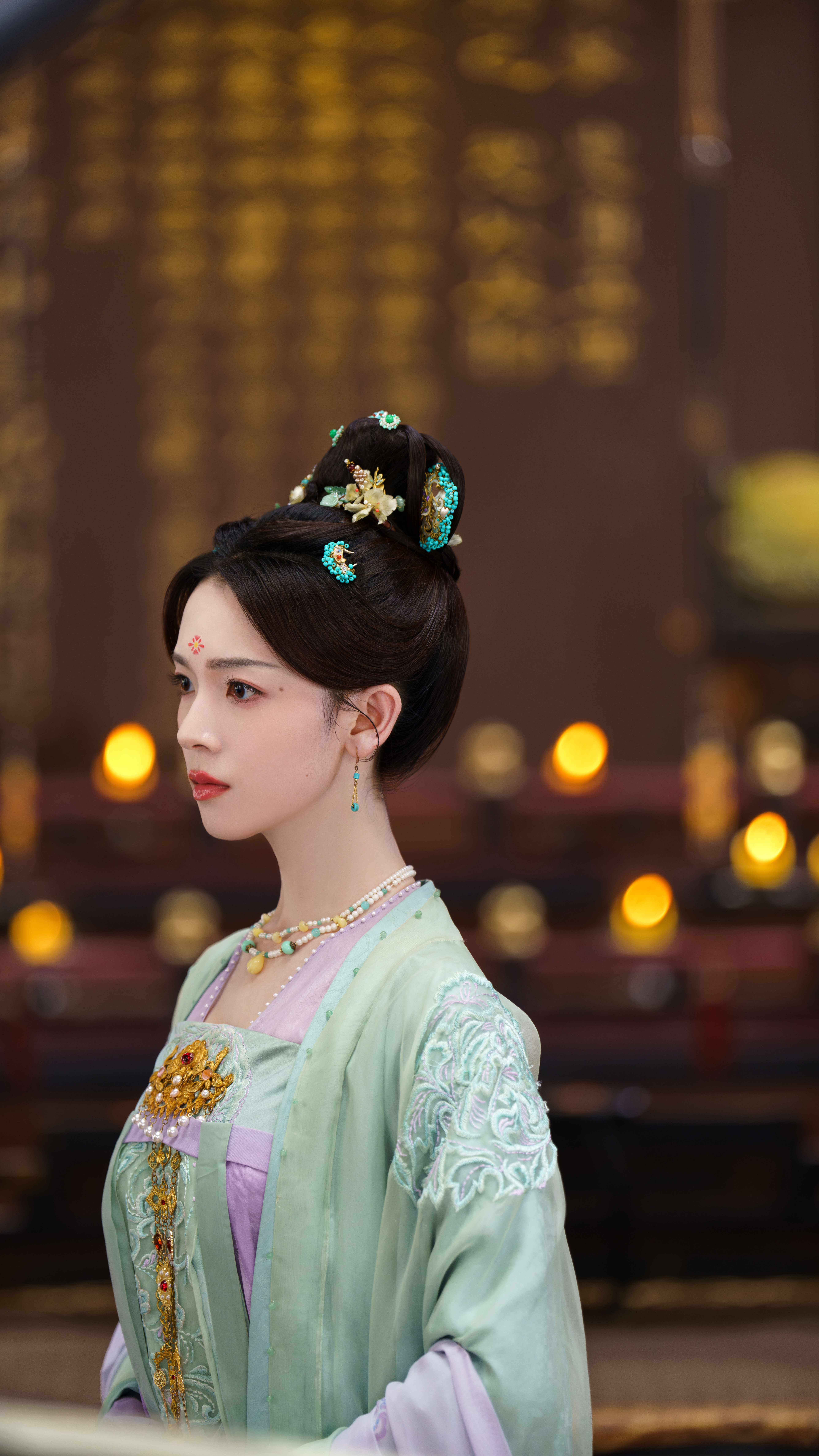 #陈瑶脸有多甜心就有多野#陈瑶以其甜美的外表和清新的气质赢得了众多粉丝的喜爱。然